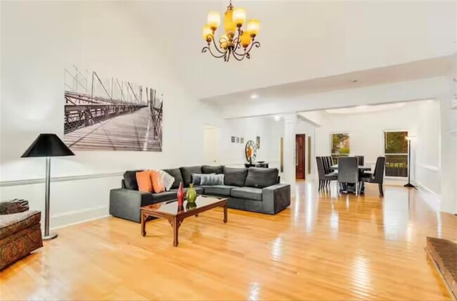 Building Photo - 1408 Aramore Dr SE