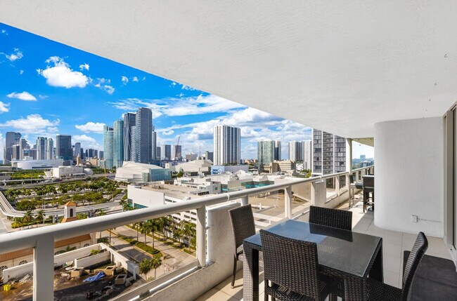 Building Photo - 1717 N Bayshore Dr