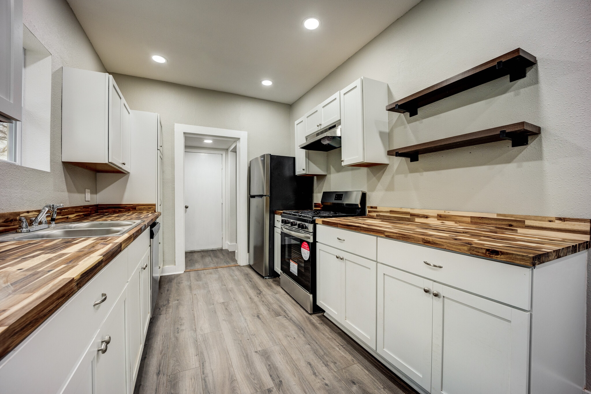 Building Photo - 922 S 23rd St