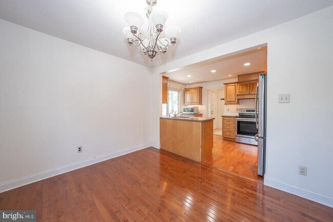 Building Photo - 301 Hanover Ct