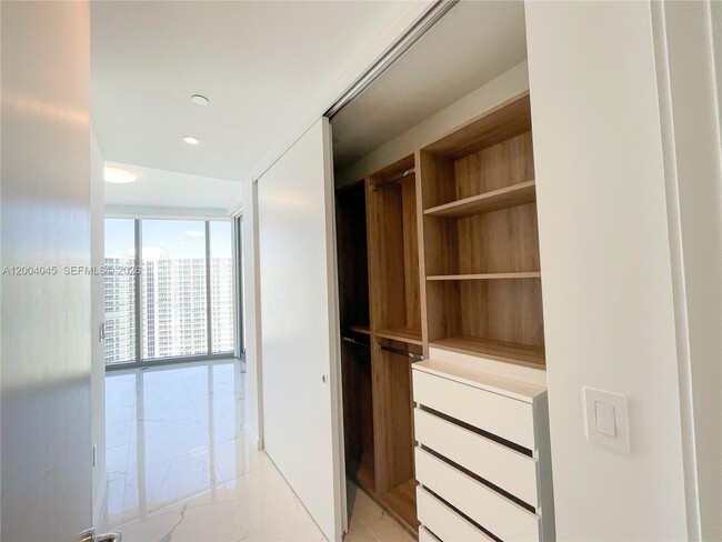Building Photo - 15701 Collins Ave