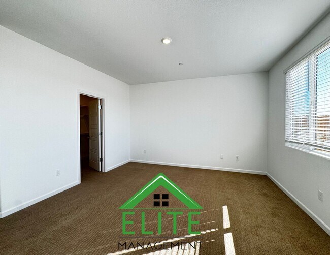 Building Photo - 8772 Oldfield Wy
