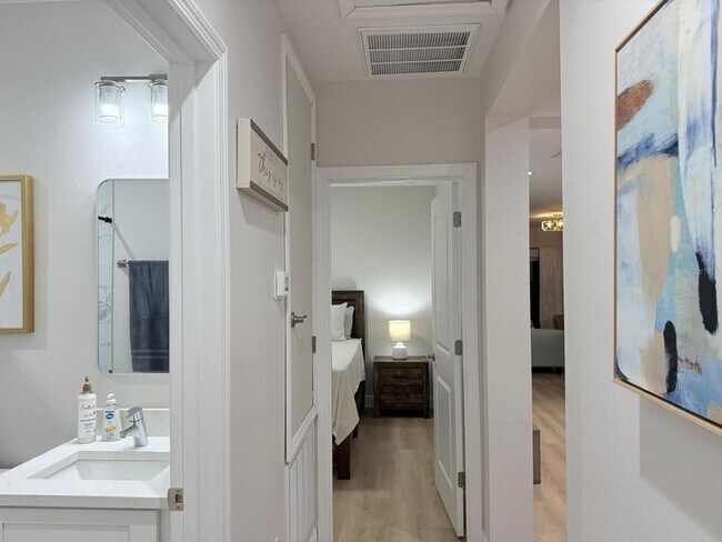 Building Photo - 10336 Pendleton Ave