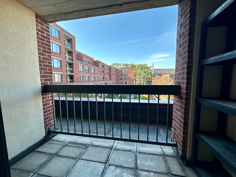 Building Photo - 85 Brainerd Rd