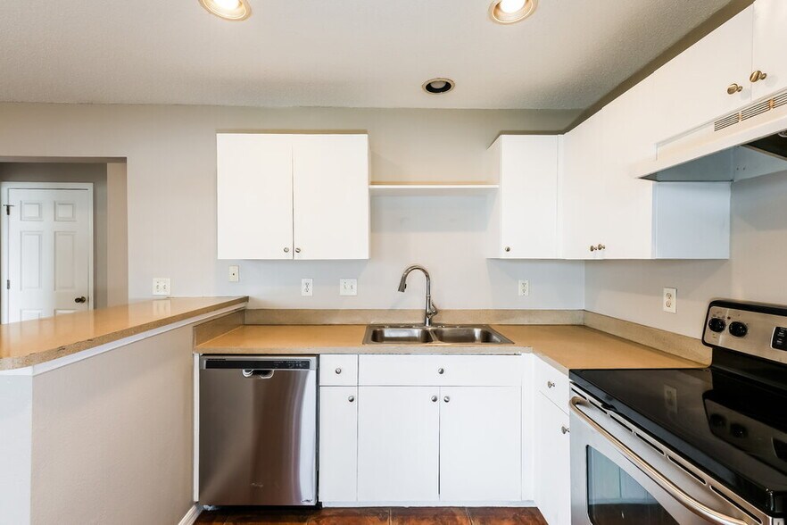 Building Photo - 22715 St Thomas Cir
