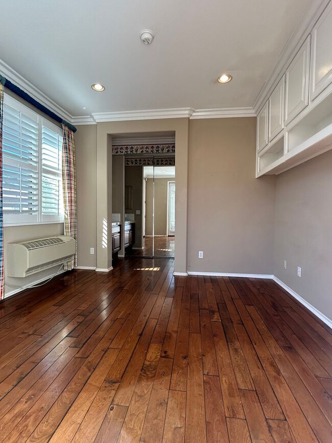 Building Photo - Beautiful Single-Level 4 Bedroom 3 Bathroo...