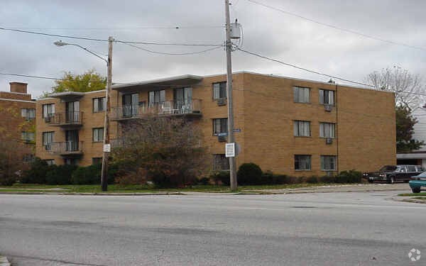 Primary Photo - 18012 Lake Shore Blvd