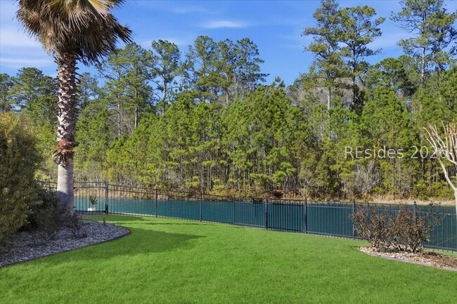 Building Photo - 165 Topside E