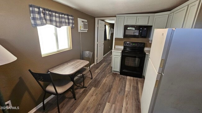 Building Photo - 18436 N 1st St