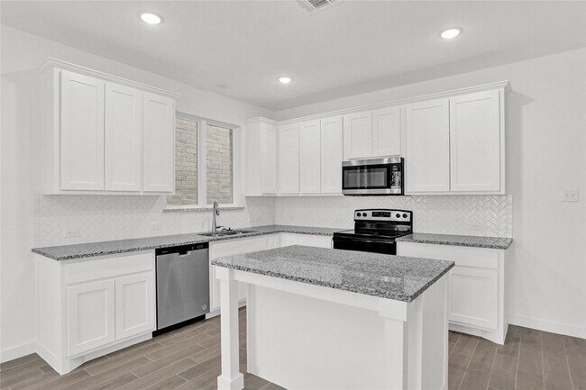 Building Photo - 312 Oakbend Dr