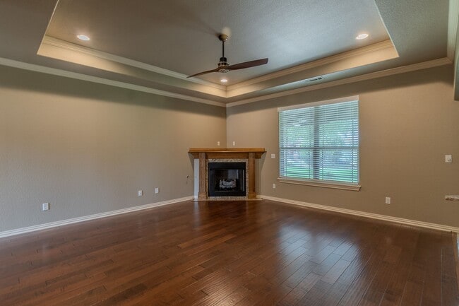 Building Photo - 4 BR Farmington Home!
