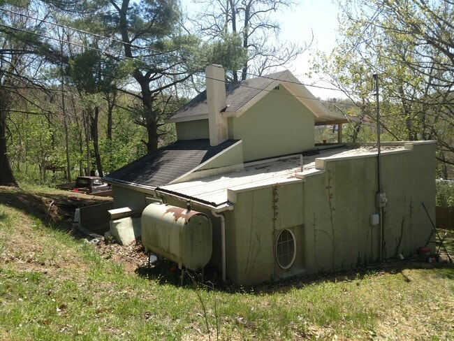 Building Photo - 450 Hill Terrace