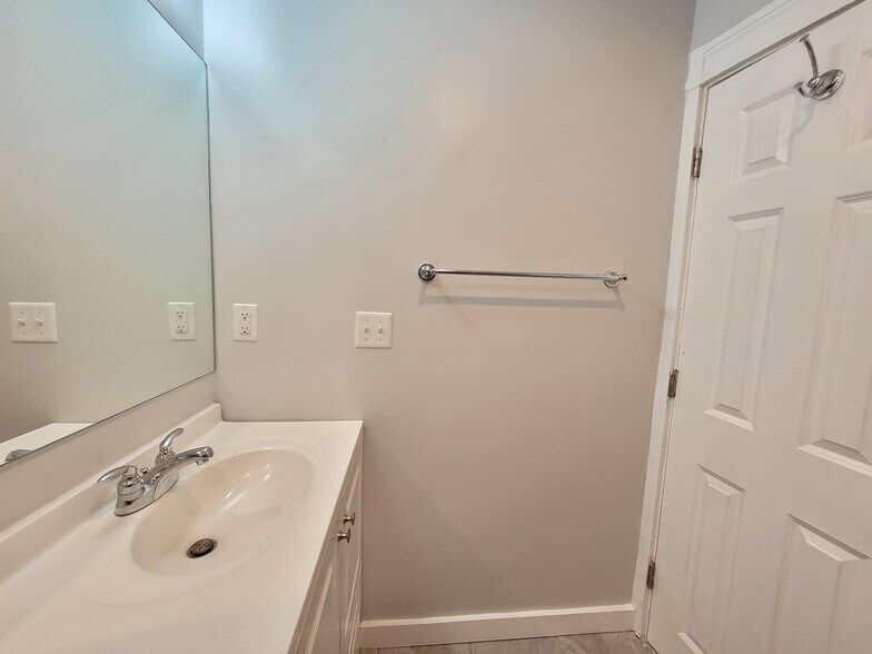 Building Photo - 72 Myrtle St