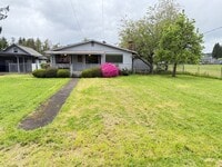 Building Photo - Huge 4 bedroom 2 bath house!