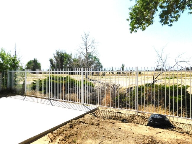 Building Photo - 21253 Windsong St