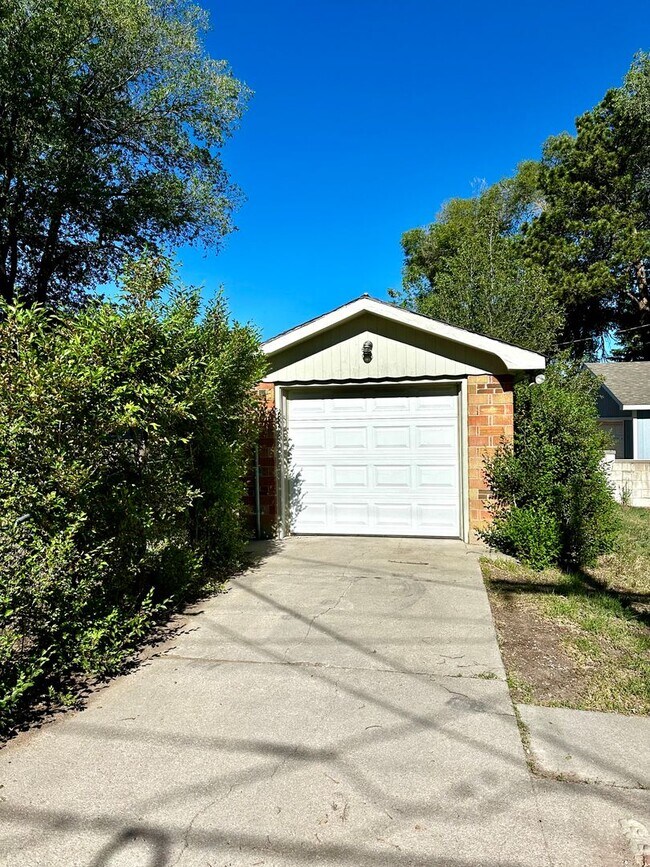 Building Photo - Charming 2 bedroom on Uintah