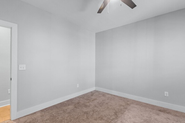 Building Photo - 944 Brent St