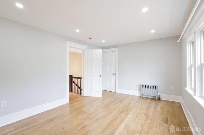 Building Photo - 657 Amboy Ave