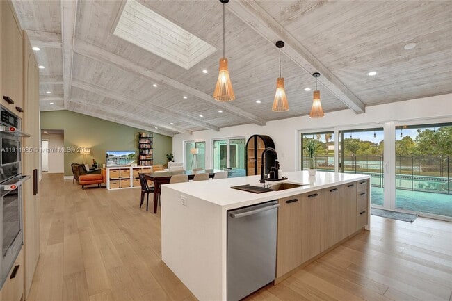 Building Photo - 1020 Bayberry Point Dr