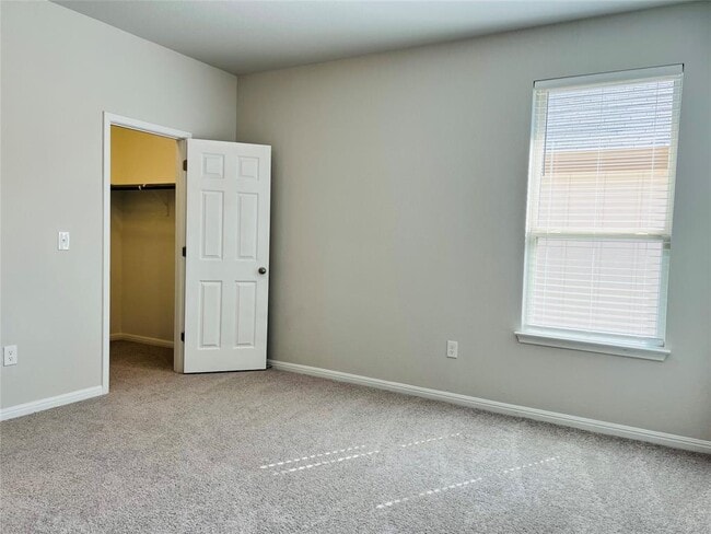 Building Photo - 136 MacArthur Dr