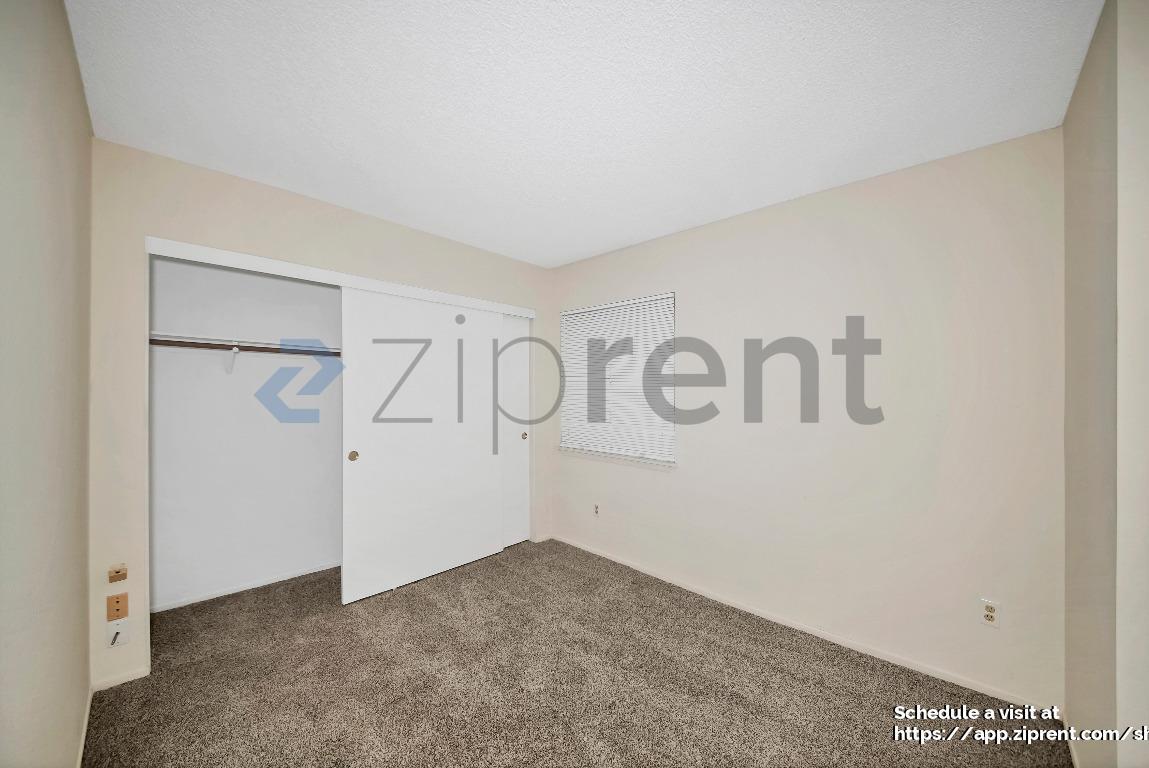 Building Photo - 11684 Ash St