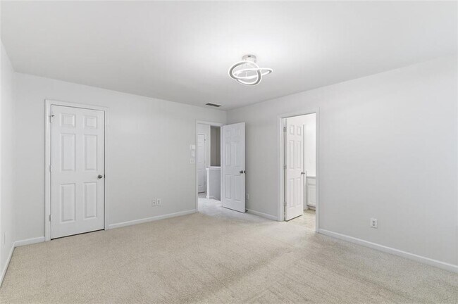Building Photo - 6710 Stoneleigh Way