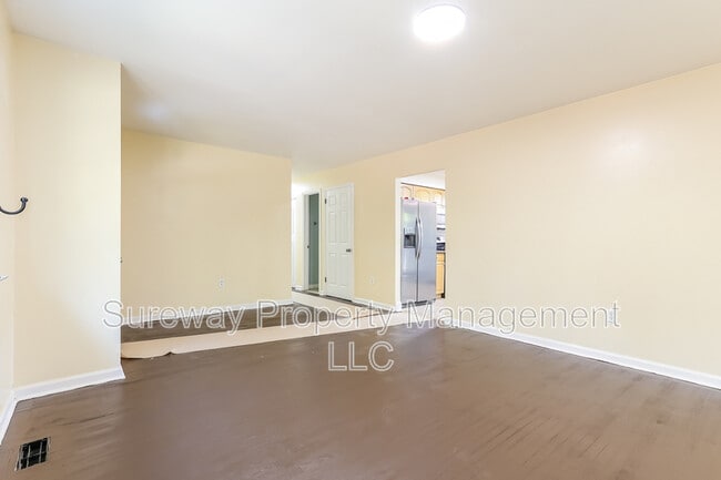 Building Photo - 1002 Belleview Blvd