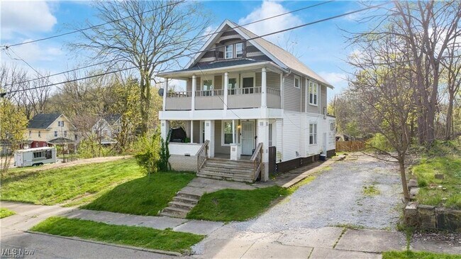 Primary Photo - 638 Fern St