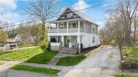 Building Photo - 638 Fern St