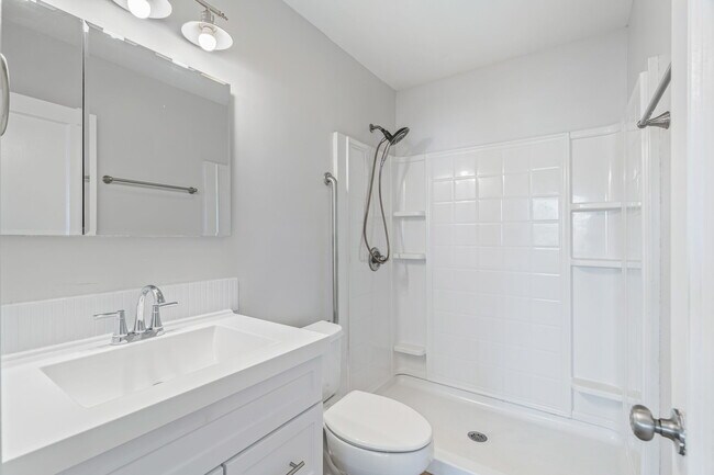 Building Photo - 3701 Vera Dr