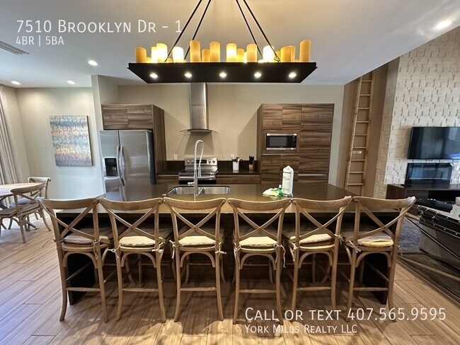 Building Photo - 7510 Brooklyn Dr