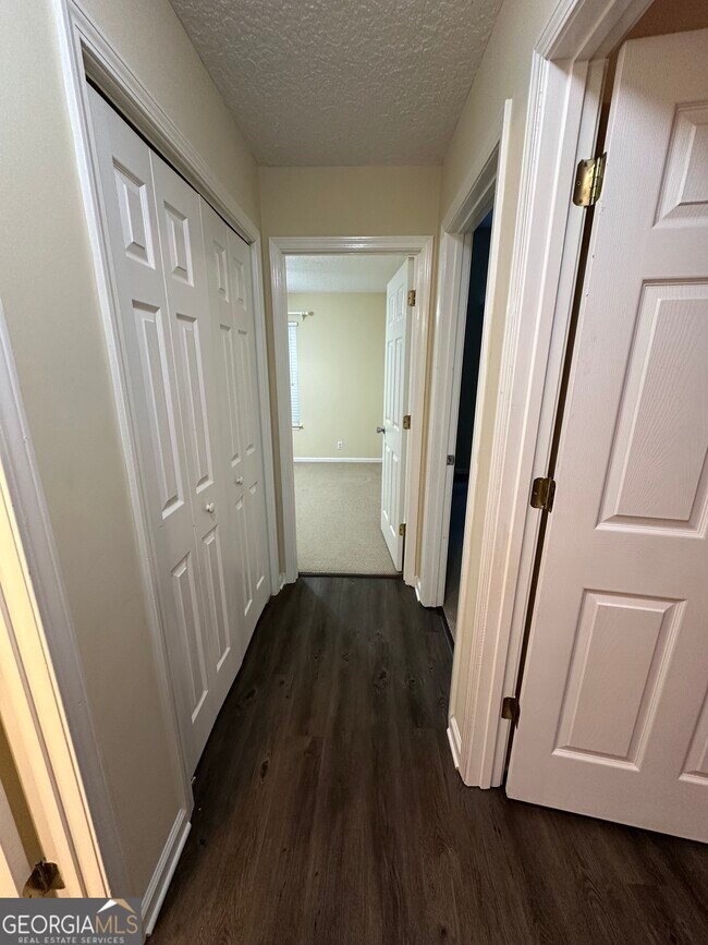 Building Photo - 1024 Greenwillow Dr