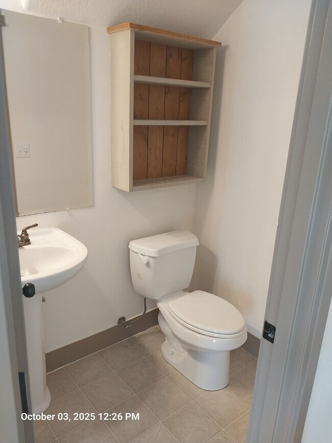 Building Photo - 1116 SE Millright Ave