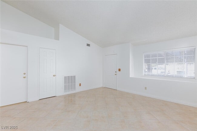 Building Photo - 2208 Ladue Dr