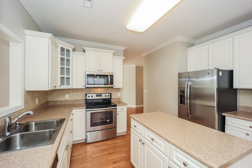 Building Photo - 31 Village Park Dr