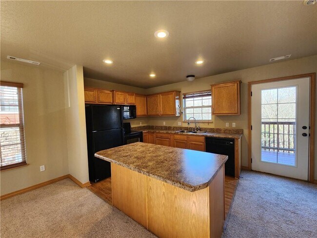 Building Photo - 2858 W Redstone Dr