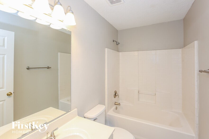 Building Photo - 8802 Glenover Cir