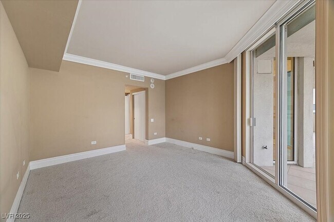 Building Photo - 2877 Paradise Rd