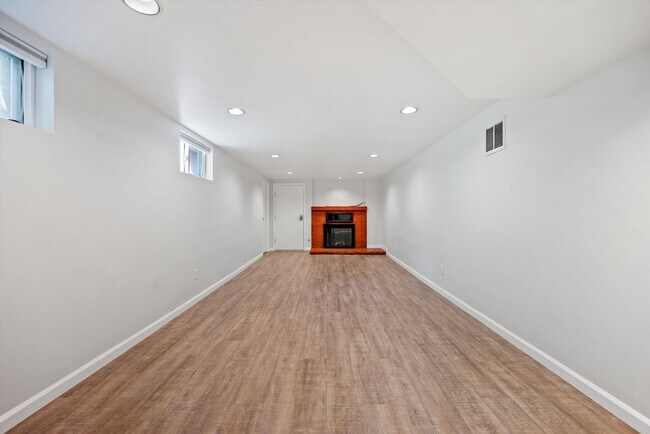Building Photo - Historic Charm & Modern Comfort in Prime Platt Park Location