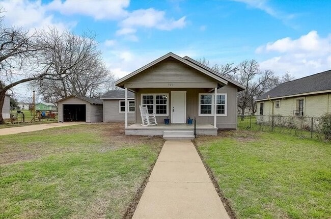 Building Photo - 720 E Guadalupe St