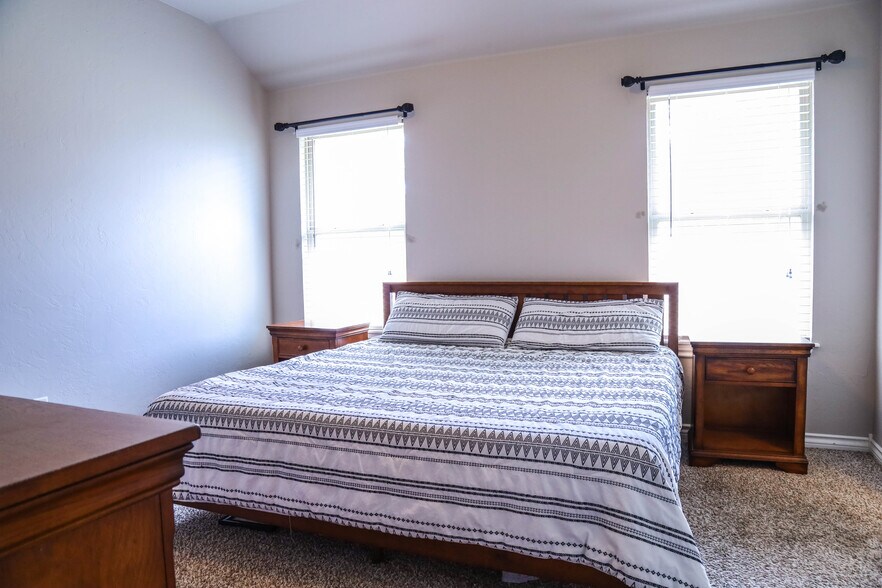 Building Photo - 324 SW 147th St