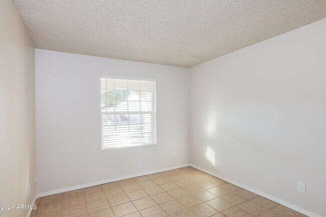 Building Photo - 2708 W Acoma Dr