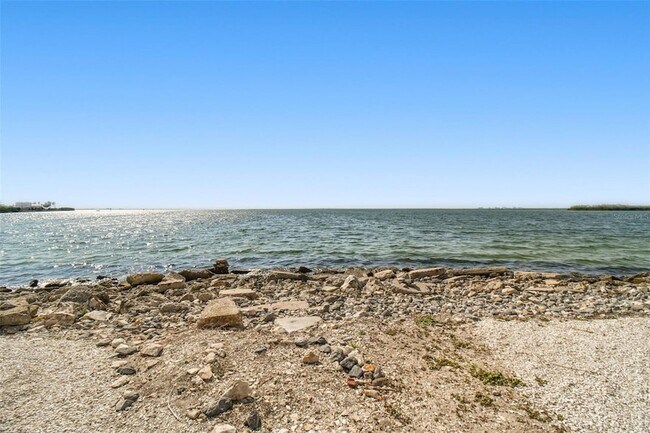 Building Photo - 5000 Culbreath Key Way