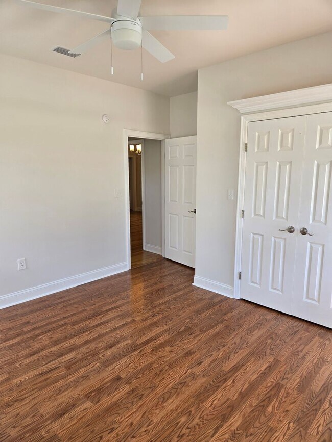 Building Photo - 3-bedroom, 2-bathroom cottage-style villa in Savanna Pointe