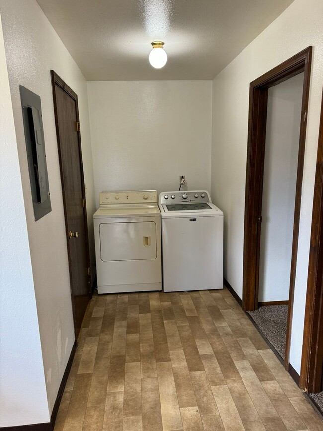 Building Photo - 285 E 11th Ave