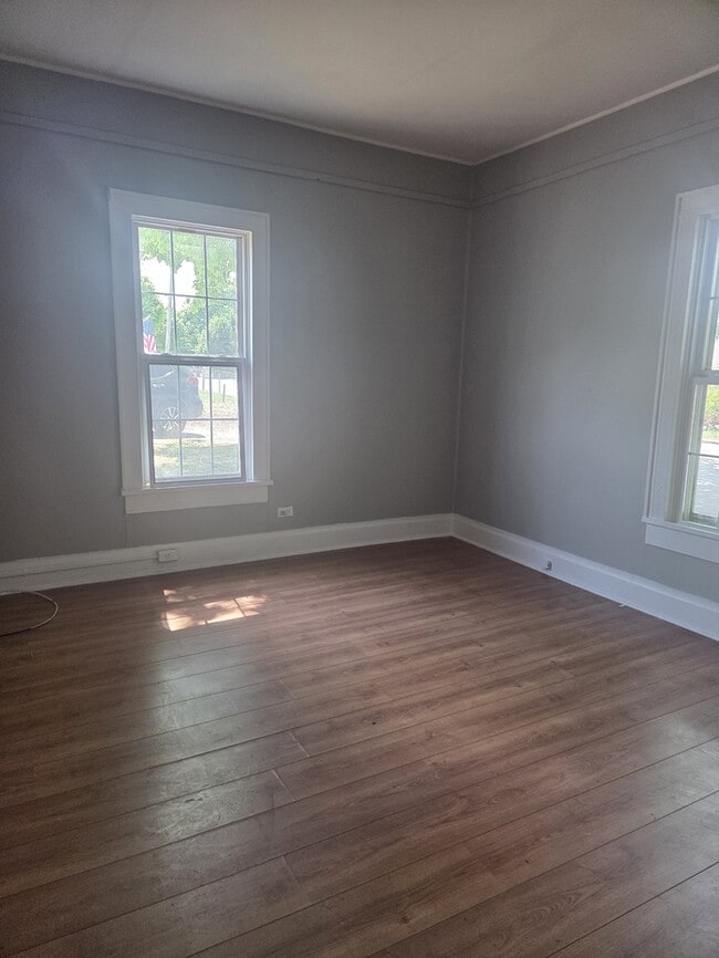 Building Photo - Charming Historic Bungalow