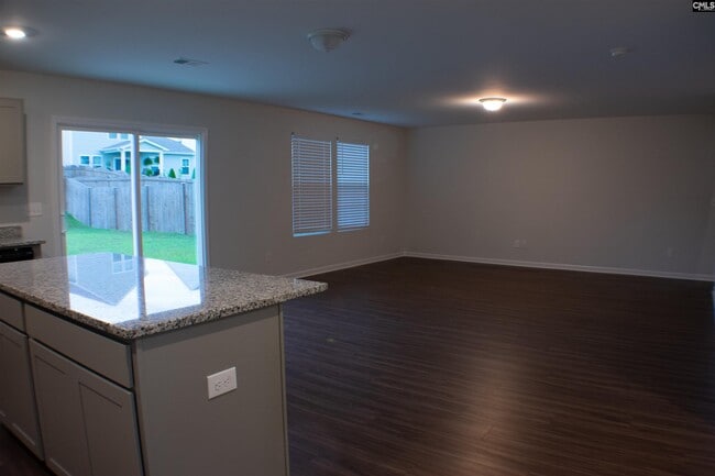 Building Photo - 1074 Begonia Dr