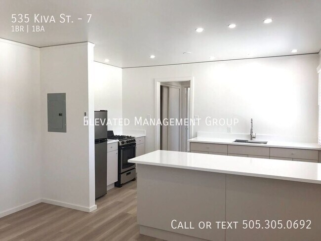 Building Photo - 535 Kiva St