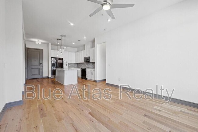 Building Photo - 2700 Old Denton Rd