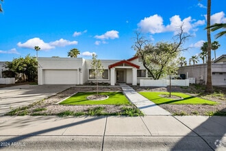 Building Photo - 1831 E La Jolla Dr